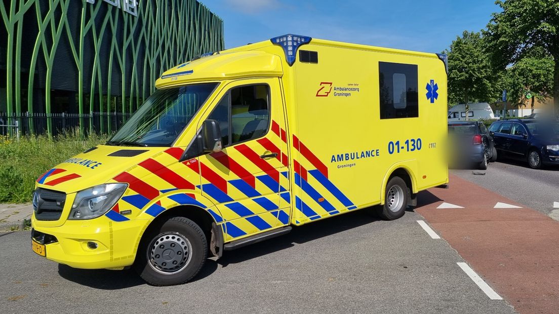 Een ambulance is ter plaatse