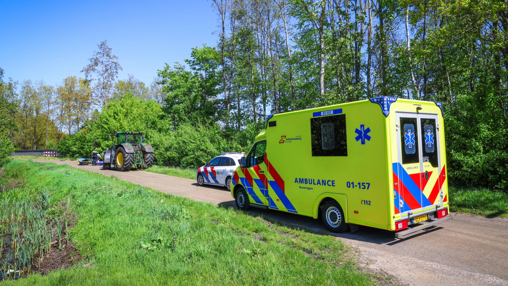 112-nieuws: Trekker en crossmotor botsen bij Ter Apel • Politie deelt foto's van verdachten oplichting