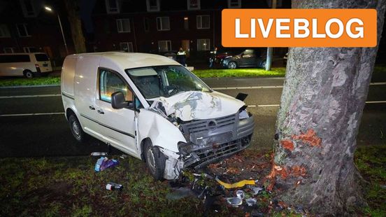 gewonde bij auto-ongeluk - wagen belandt in voortuin. gewonde bij auto-ongeluk - wagen belandt in voortuin.
