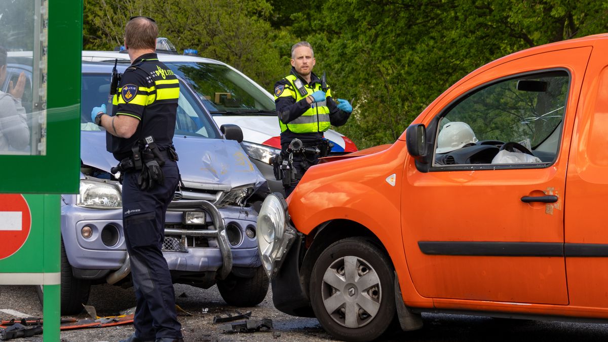 Coniferenhaag in brand in Witmarsum | Fatbike en fietser botsen in Drachten