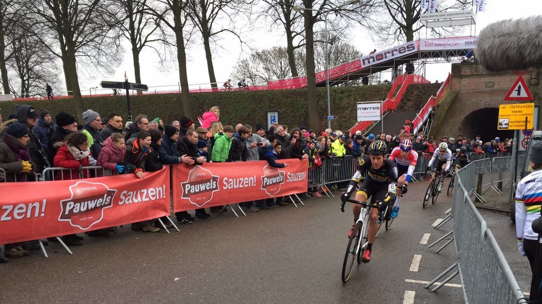 Vestingcross in Hulst trekt duizenden bezoekers (video)