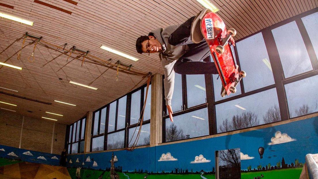 Daniel Moragues vertoont zijn kunsten in skatepark Colosseum in Groningen