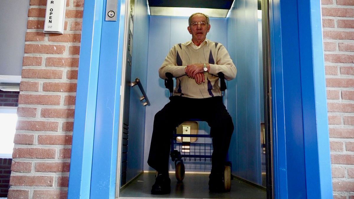 Liftproblemen in Zwartemeer: 'Ik drukte op alle knopjes'