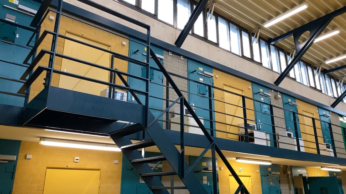 Bij de gevangenis in Nieuwegein zijn meer dan vierhonderd stempassen bezorgd