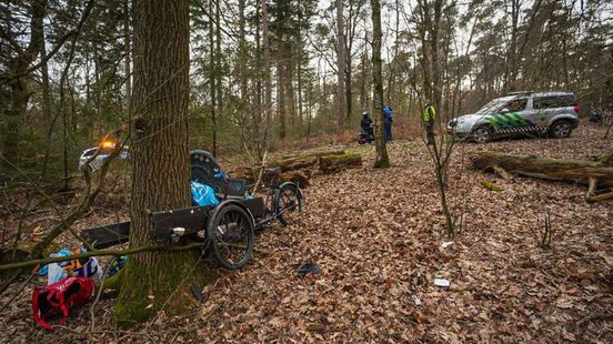 Fietser ernstig gewond na botsing tegen boom. Fietser ernstig gewond na botsing tegen boom.