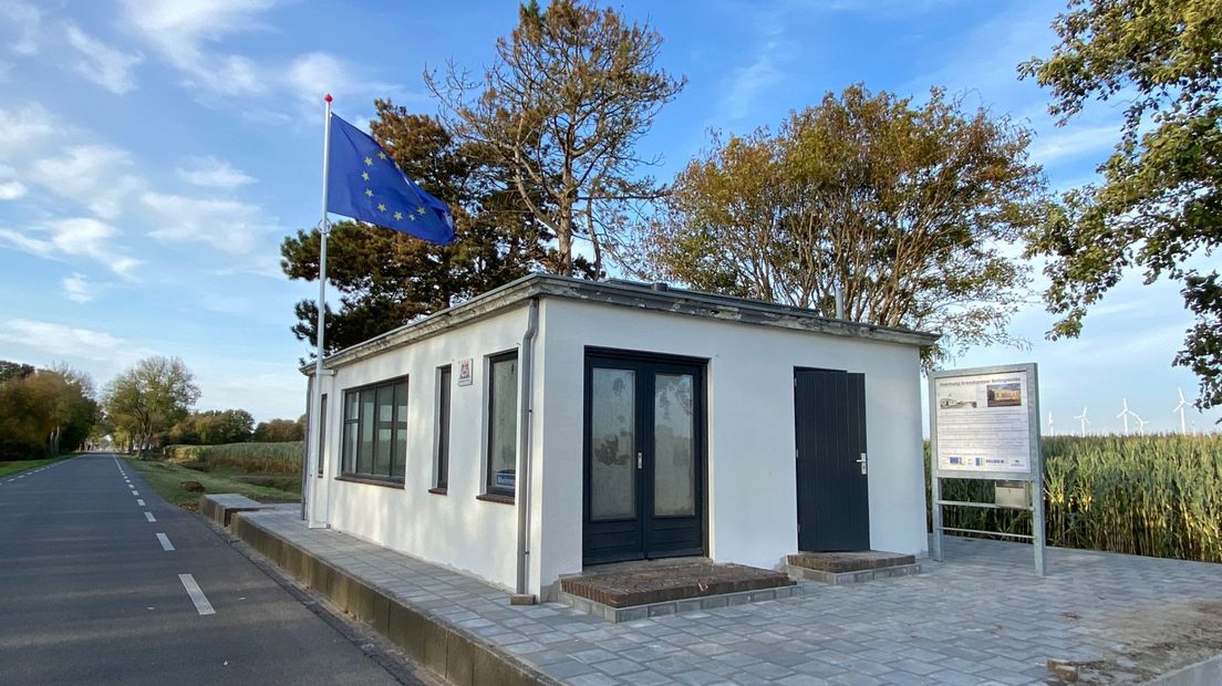 Het opgeknapte grenskantoortje bij Rhederbrug