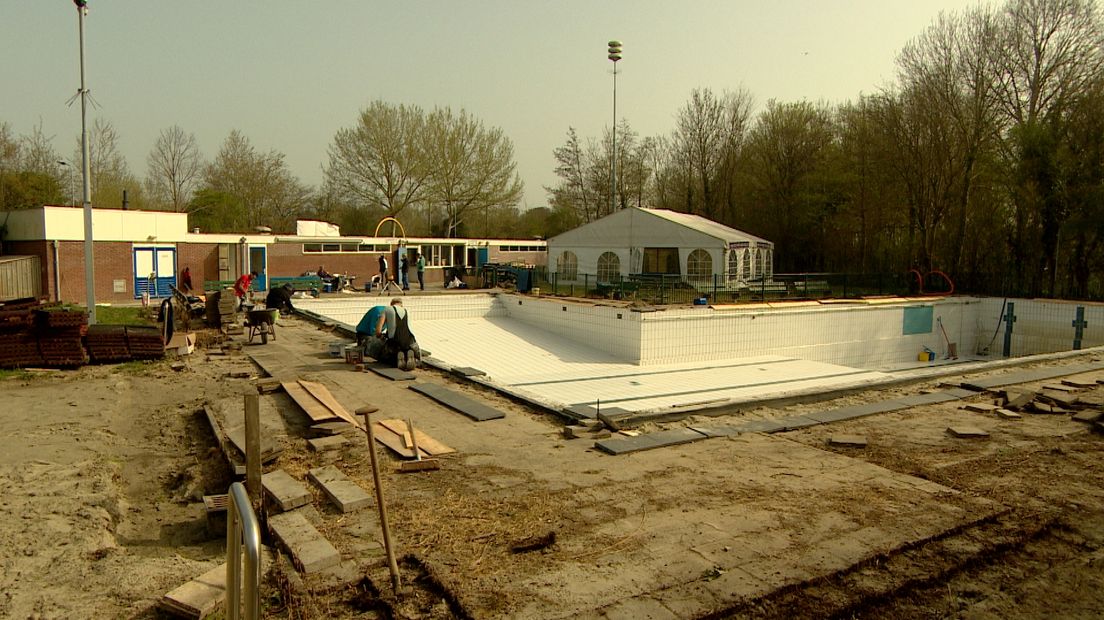 Julianabad Arnemuiden zwembad behoud Julianabad gemeente Middelburg zwemmen renovatie