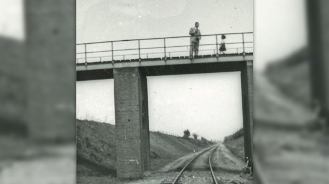 Hetzelfde viaduct toen de trein er nog reed (Rechten: collectie Drenthe op De Rails)