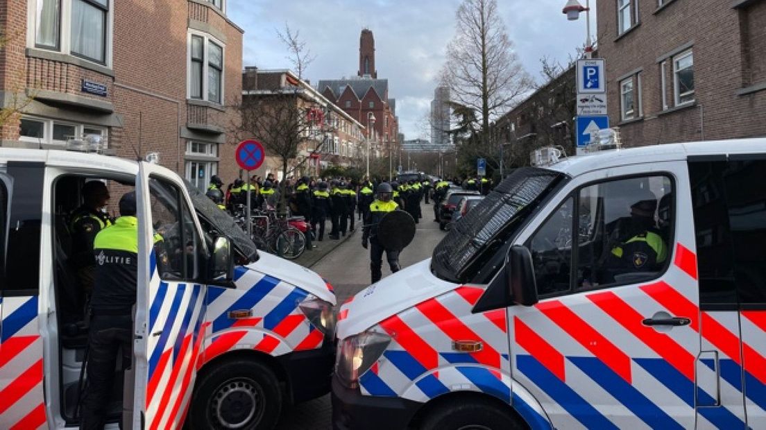 De politie in de Mesdagstraat