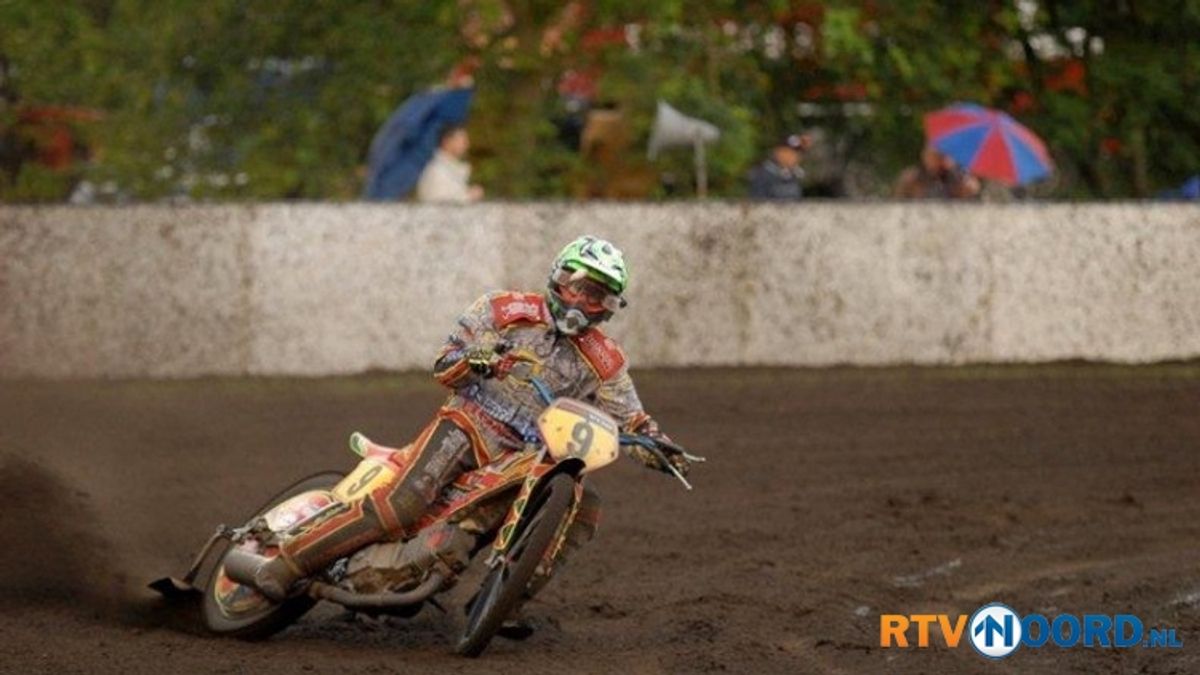 Fabriek wint grasbaanrace Opende