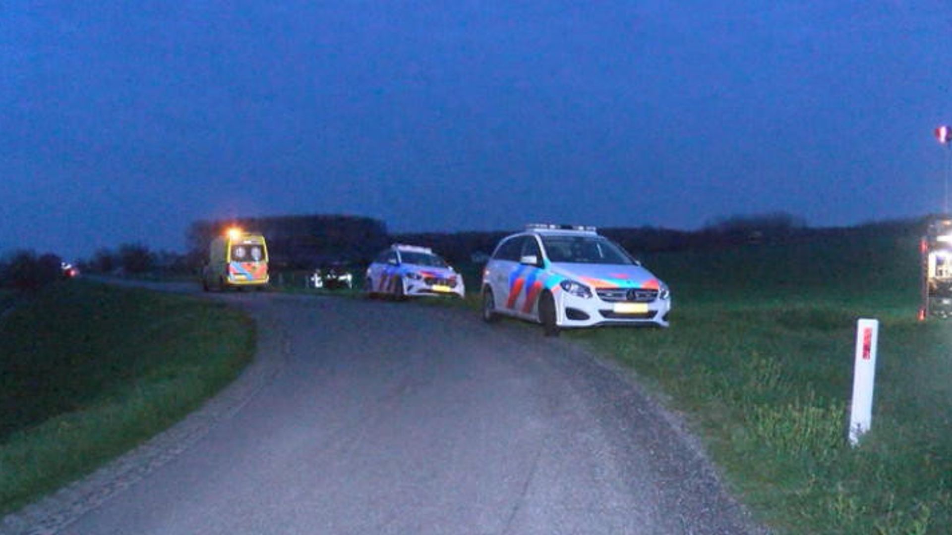 Auto Belandt Ondersteboven In Een Sloot Bij Kamperland - Omroep Zeeland