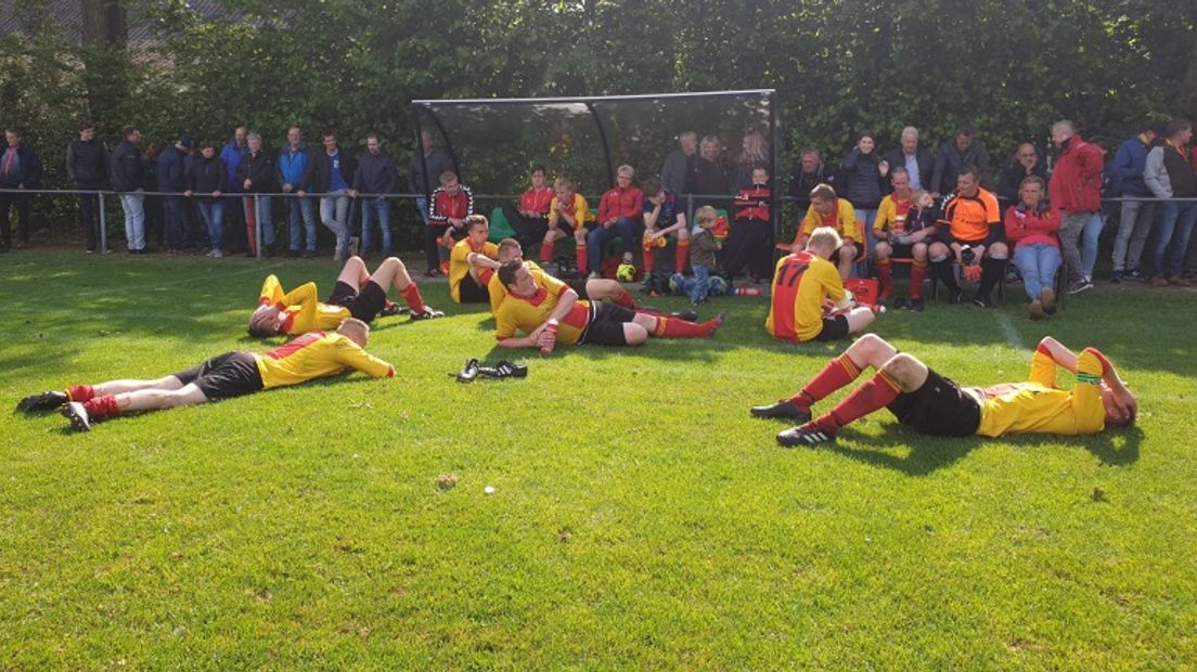 De verslagenheid is groot bij Vitesse'63 (Rechten: RTV Drenthe/Ger Hensen)