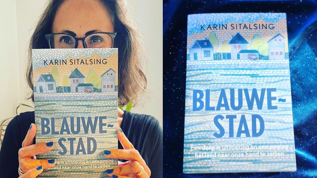 Karin Sitalsing met haar boek over Blauwestad