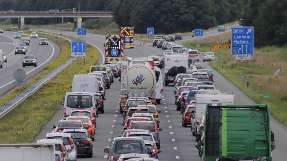 Verkeer op A1 moet er bij afrit Lochem af