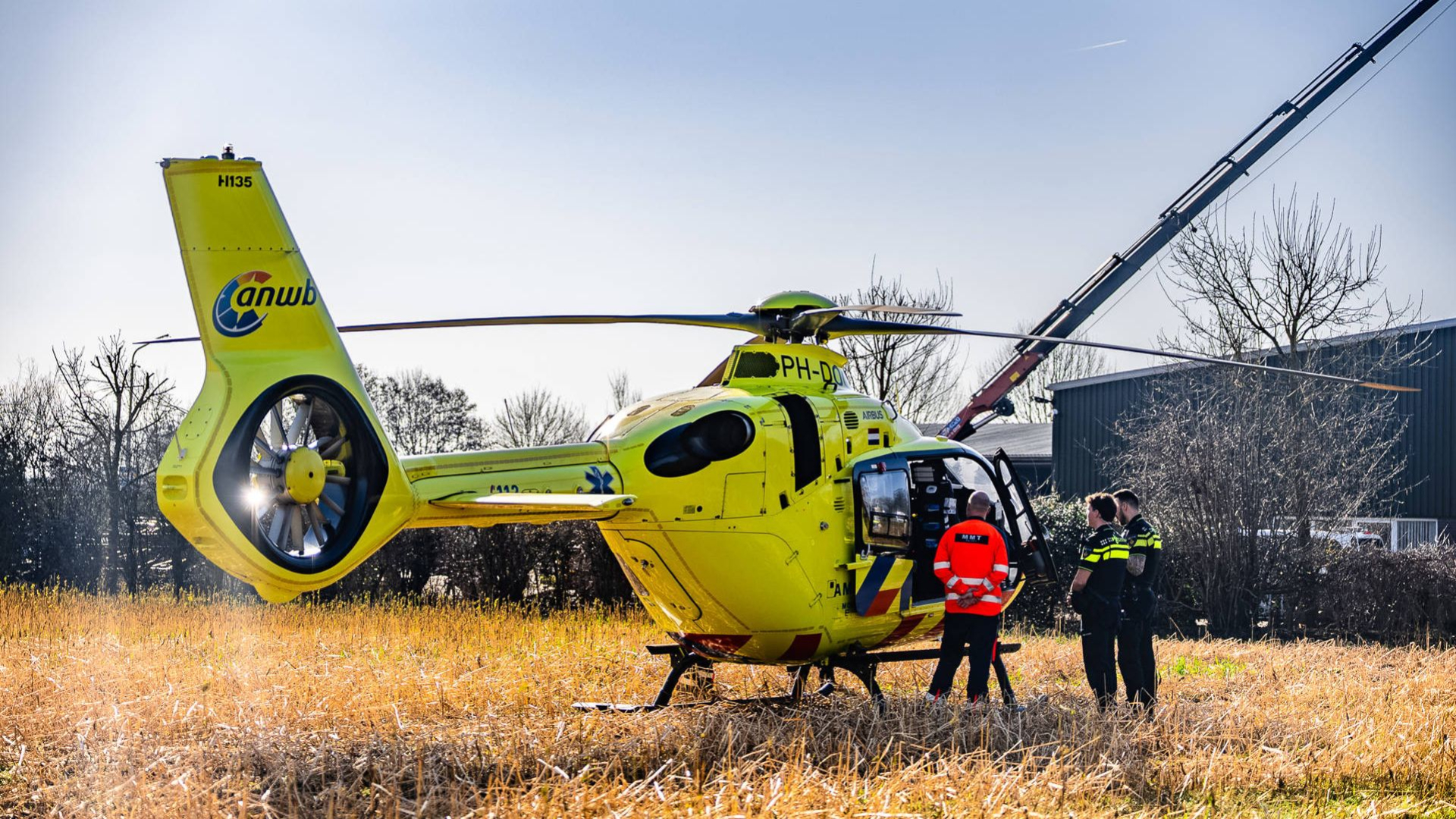 Fietser gewond bij botsing • brand in vuilniswagen