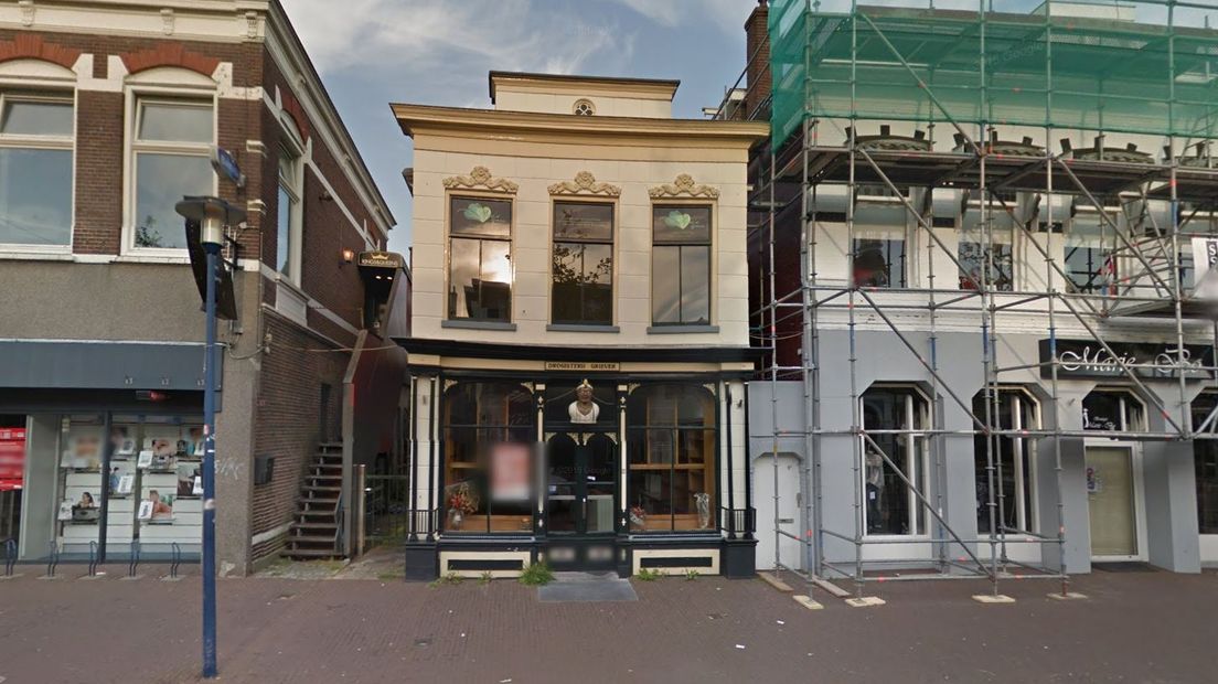 Coffeeshop Alien zou in het drogisterijpand aan de Nieuwe Huizen willen (Rechten: Google Streetview)