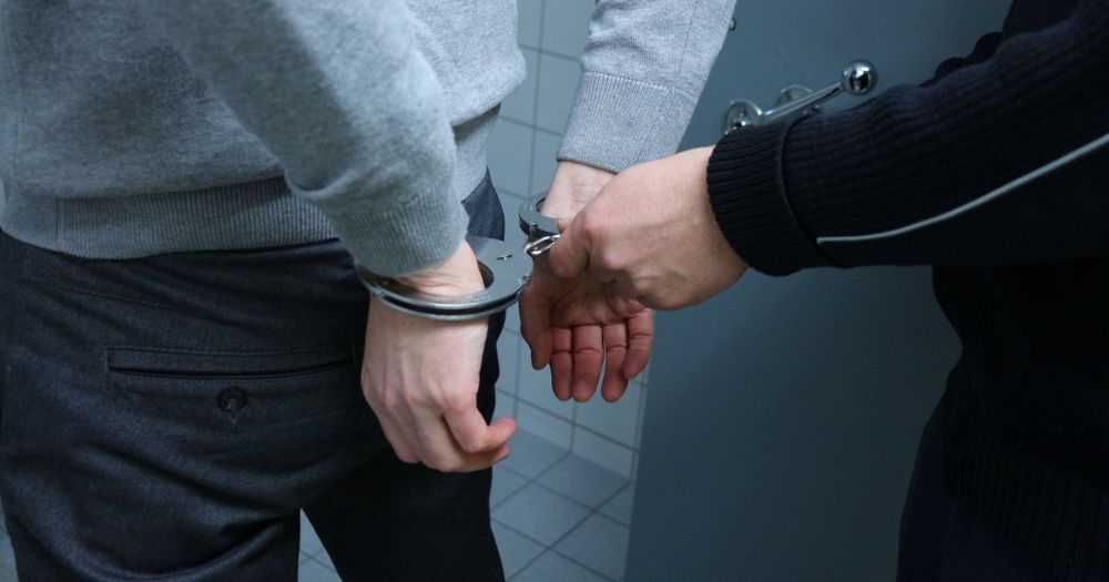 Man en vrouw opgepakt voor mensenhandel en seksuele uitbuiting - Den Haag FM
