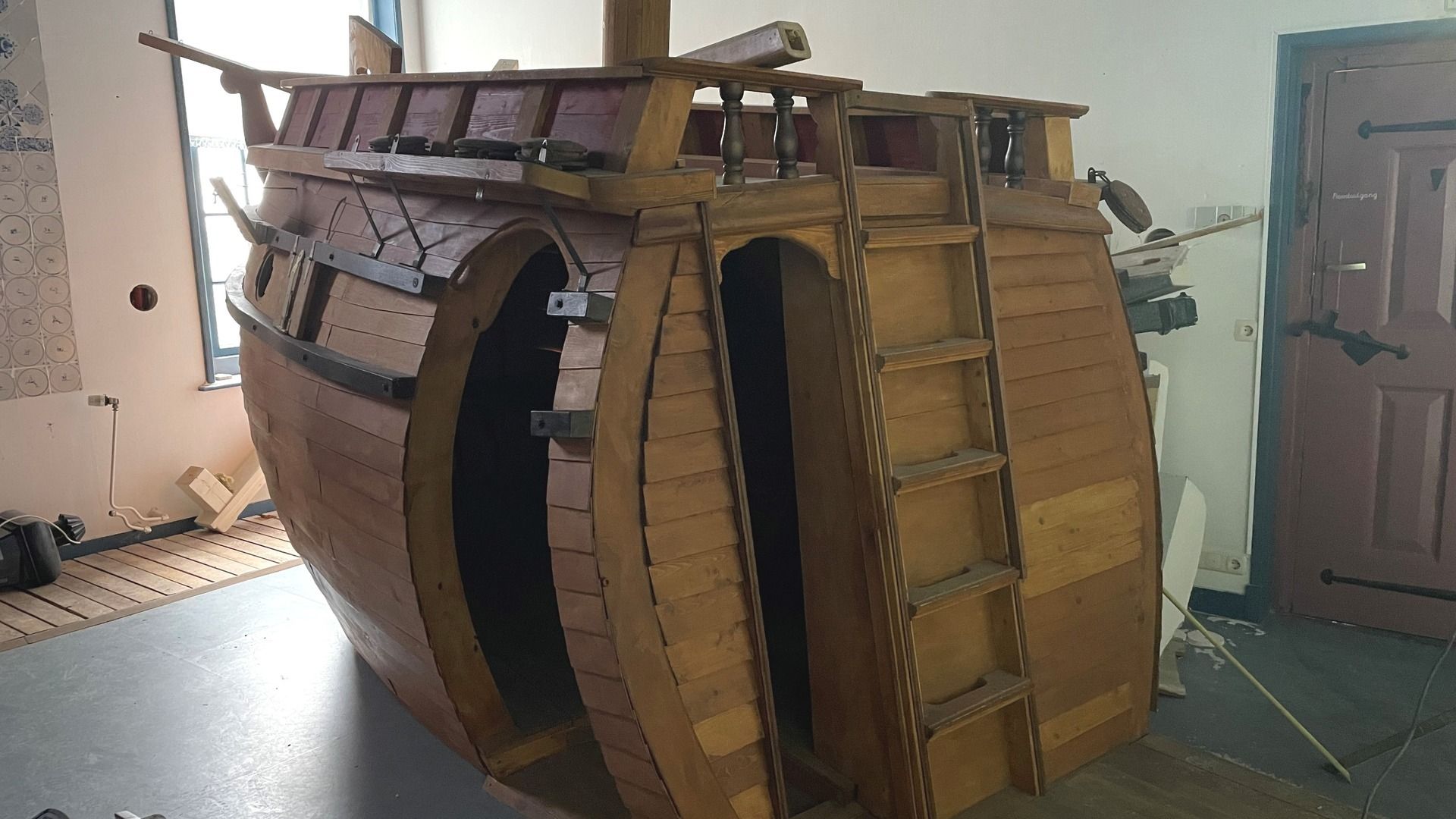 Een speeltoestel gebaseerd op een Hindelooper schip komt niet terug na de verbouwing