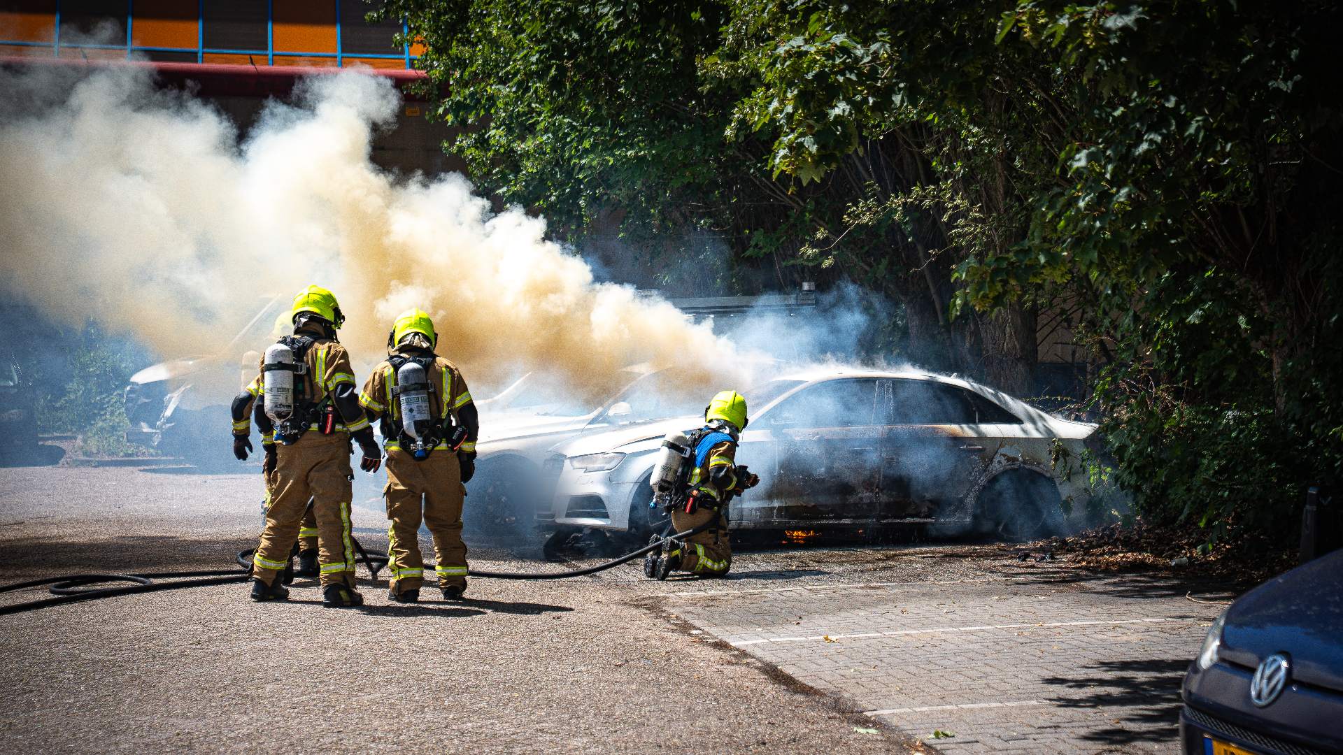 Ondanks snelle inzet van de brandweer, is de schade groot.