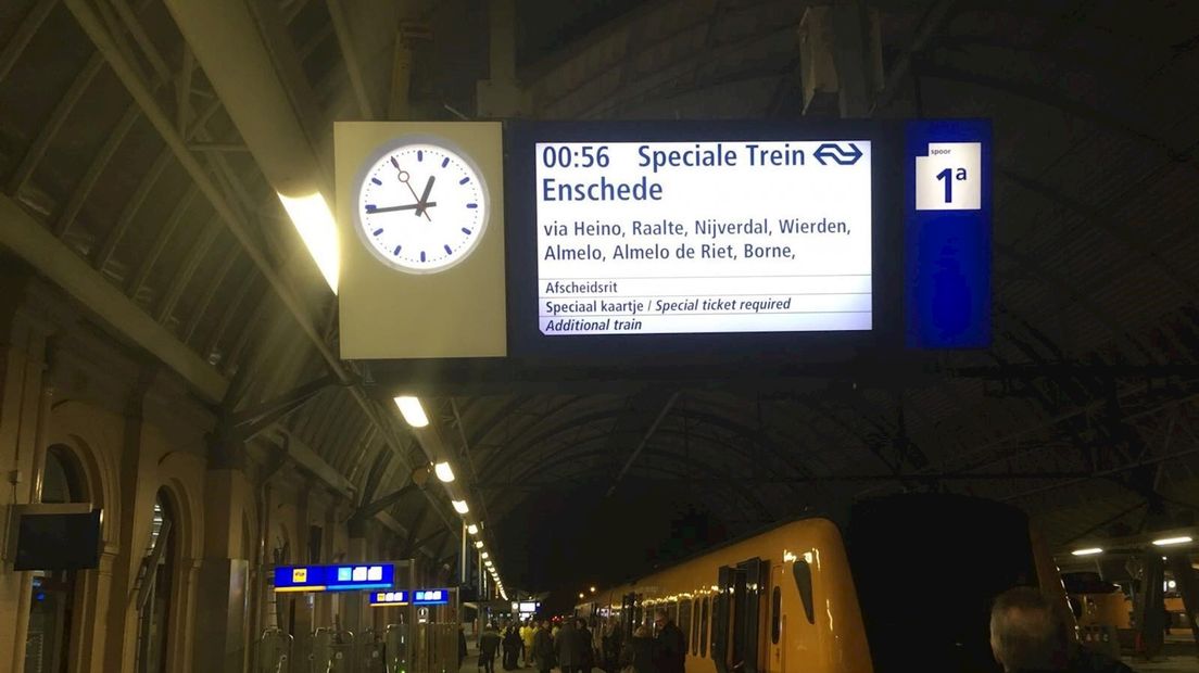 Afscheid van de laatste NS-trein op het traject Zwolle-Kampen en Zwolle-Enschede