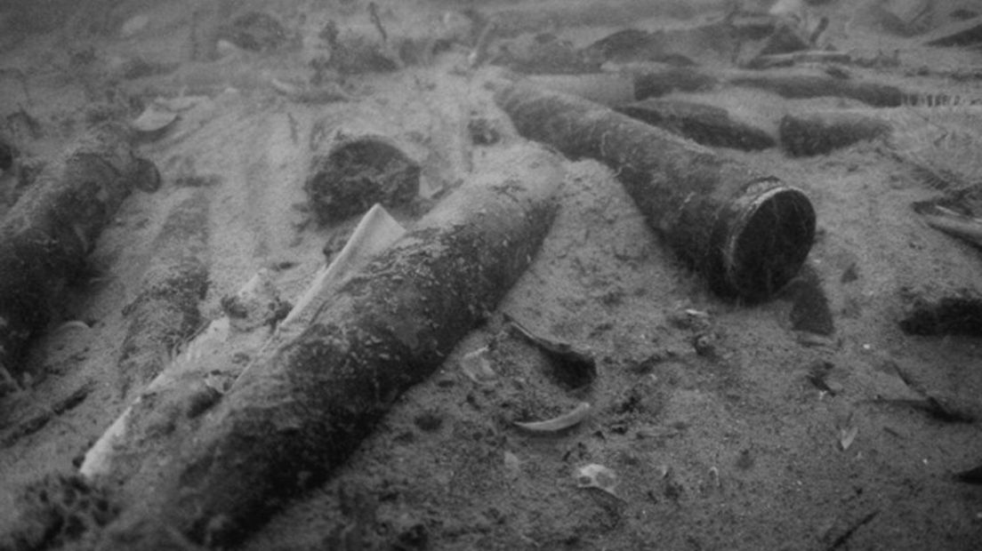 Munitie op de bodem van de Oosterschelde, archieffoto