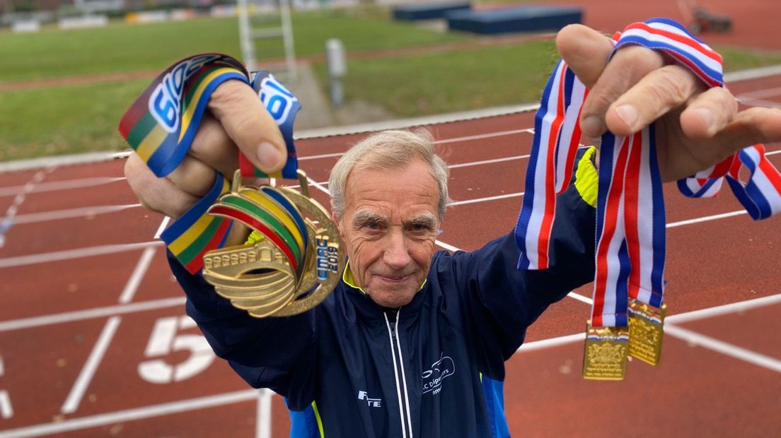 Egbert Zijlstra met enkele gouden medailles (Rechten: Janet Oortwijn/RTV Drenthe)