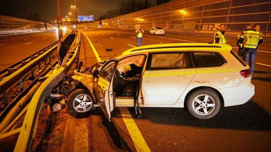 Drie gewonden bij zwaar ongeval op A12. Drie gewonden bij zwaar ongeval op A12.