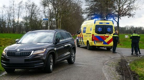 112 Nieuws: Fietser raakt gewond bij ongeval in Den Ham | Autos botsen tijdens hagelbui op N333 bij Scheerwolde.
