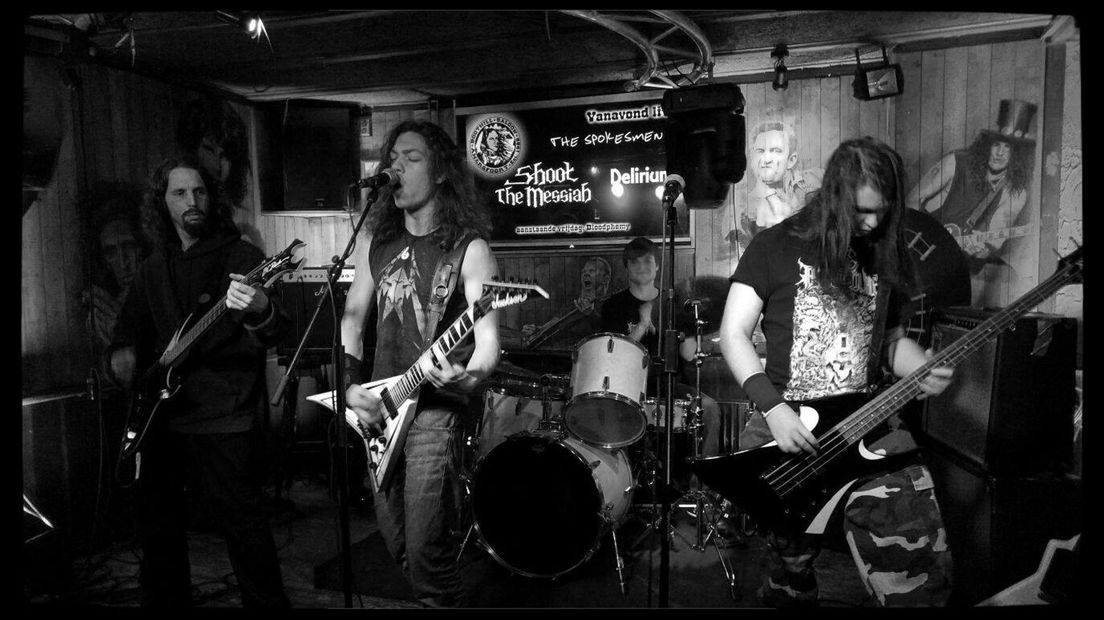De band Shoot The Messiah maakte hun live debuut in Boothill the Saloon.