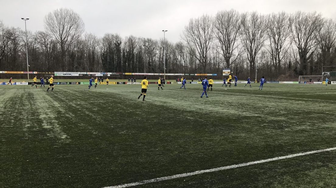 Alcides wint, Emmen verliest