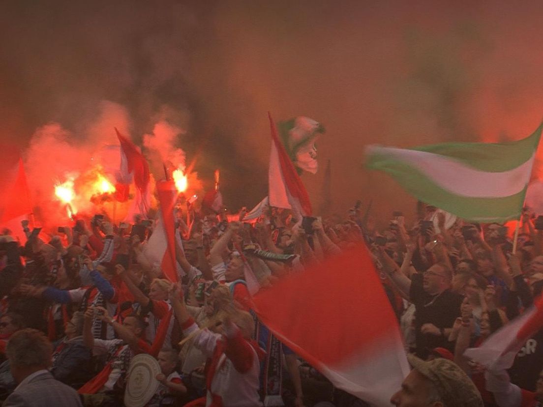 Feyenoord is opnieuw beboet vanwege het afsteken van vuurwerk door de supporters