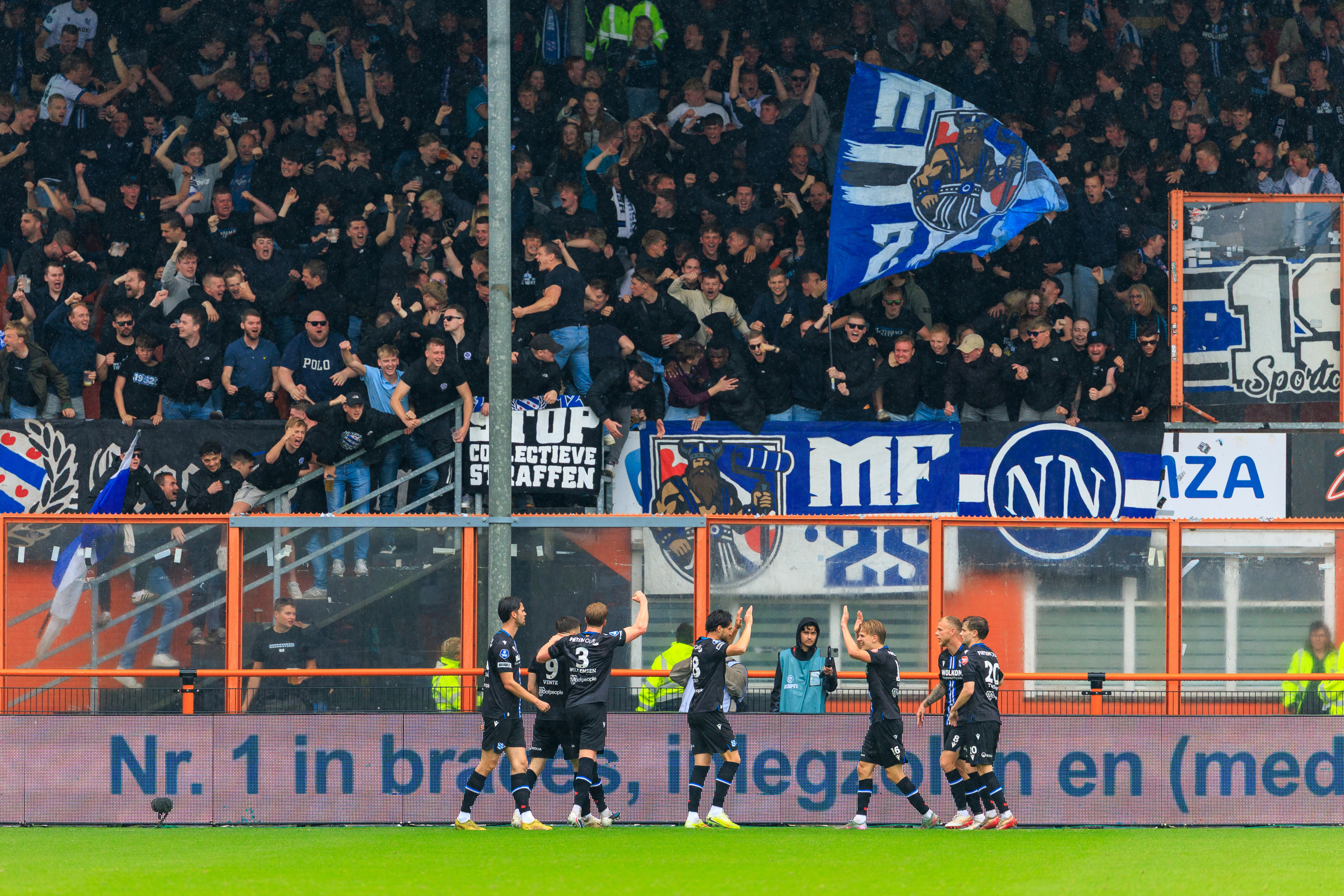 Heerenveen verzekert zich van play-offs na 2-0 zege op Volendam, dat zakt naar zestiende plaats — image 5