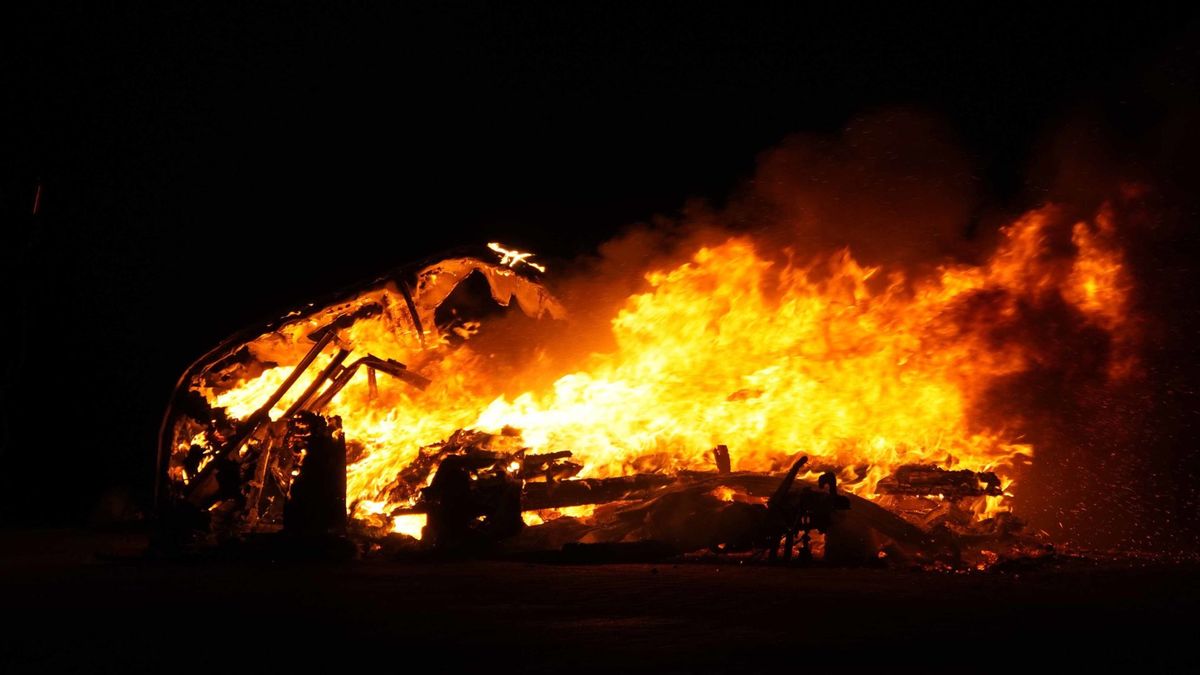 Caravan in Hoogersmilde gaat in vlammen op