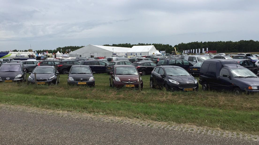 Land- en Tuinbouwbeurs in weiland bij Rijssen