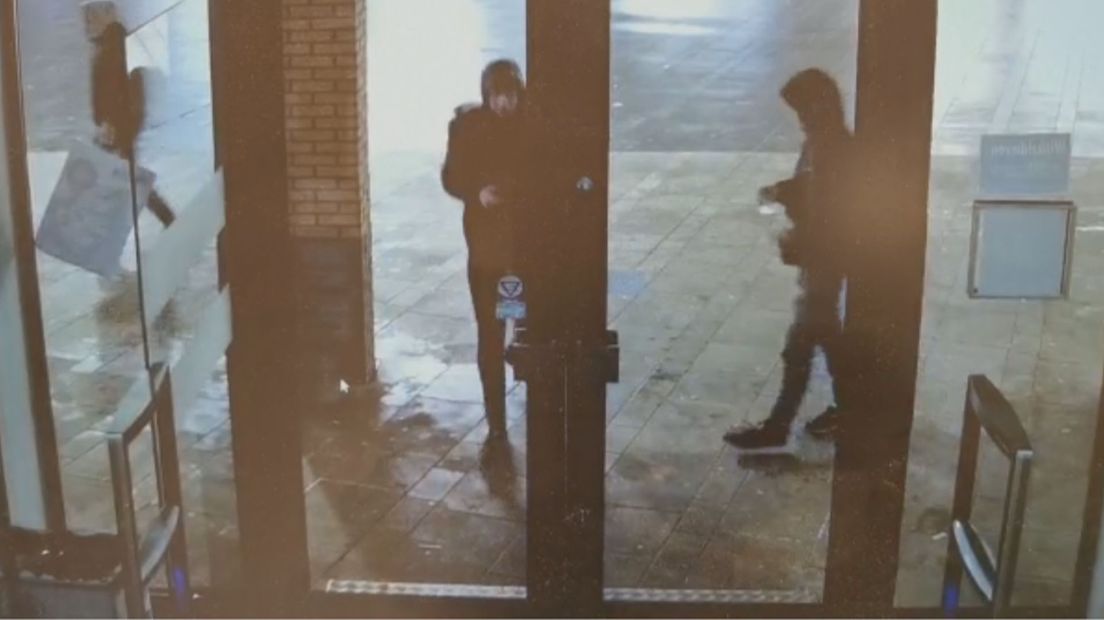 Meerdere winkels beschadigd door zwaar vuurwerk in Nijverdal
