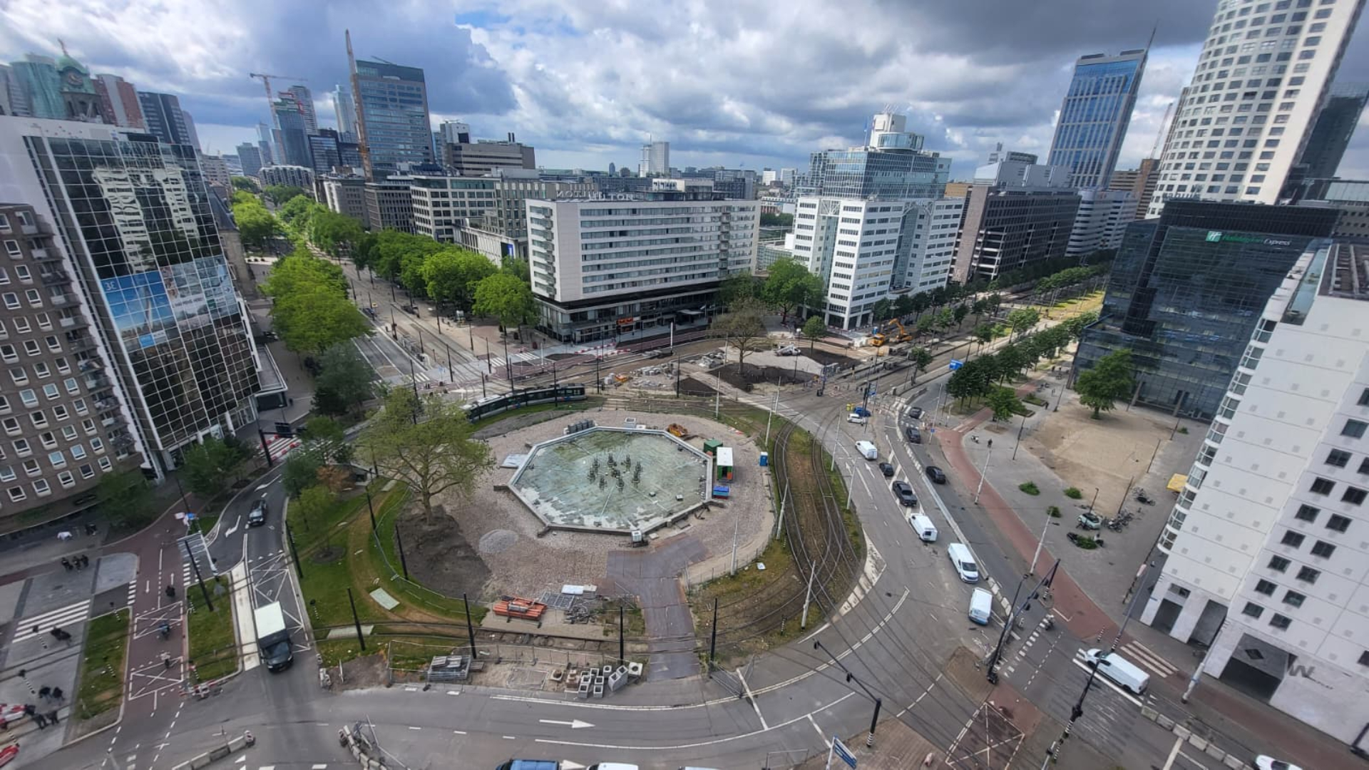 Op 14 april 2025 zijn de werkzaamheden aan het Hofplein begonnen.