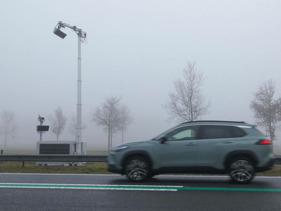 Focusflitser: zo ziet de ‘digitale politieagent’ jouw telefoon achter het stuur