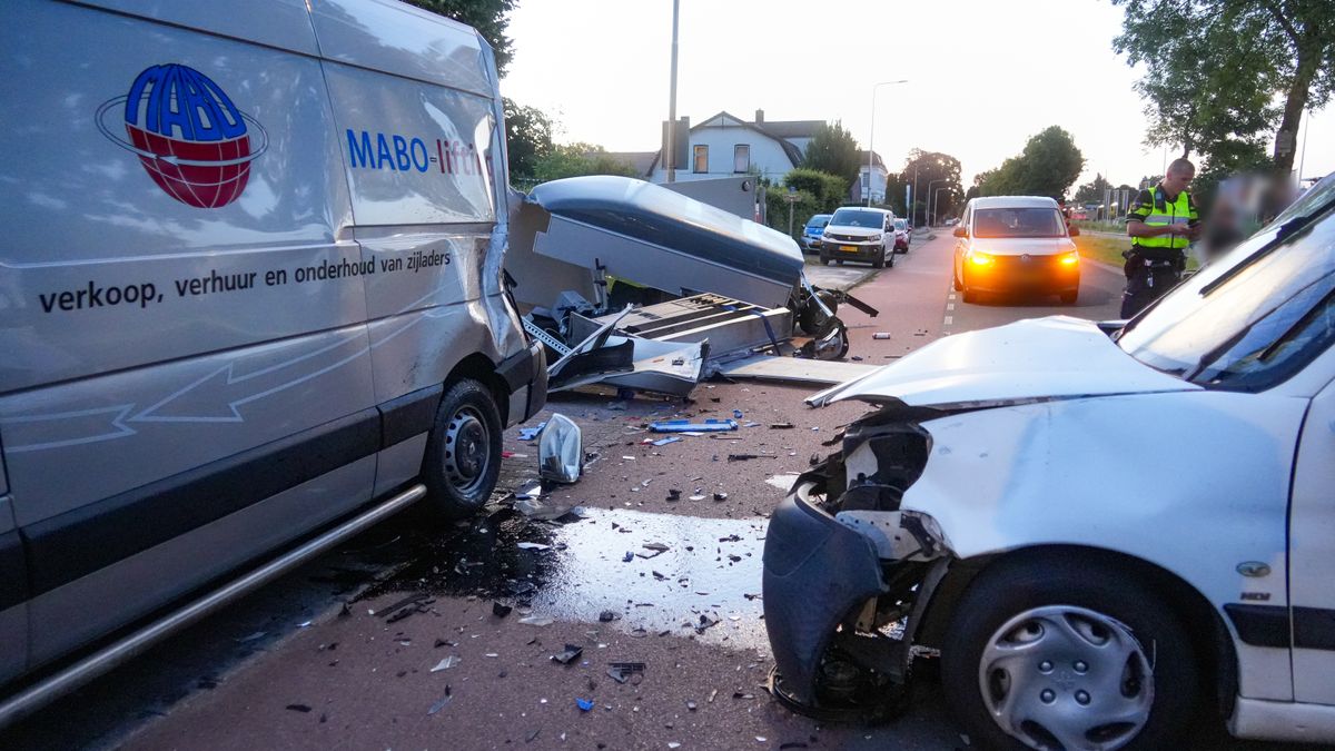 Bestuurder vlucht na eenzijdig ongeluk Dedemsvaart