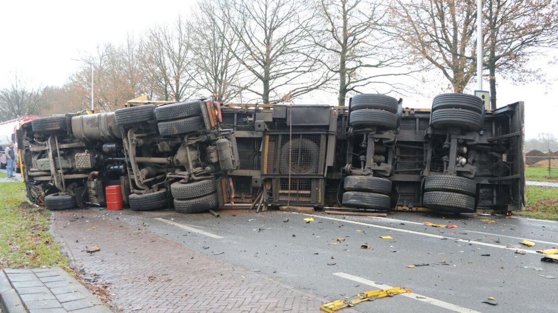 Verkeer tussen Ede en Zeist, dat rijdt op de N224, is maandagavond lange tijd omgeleid ter hoogte van De Klomp.