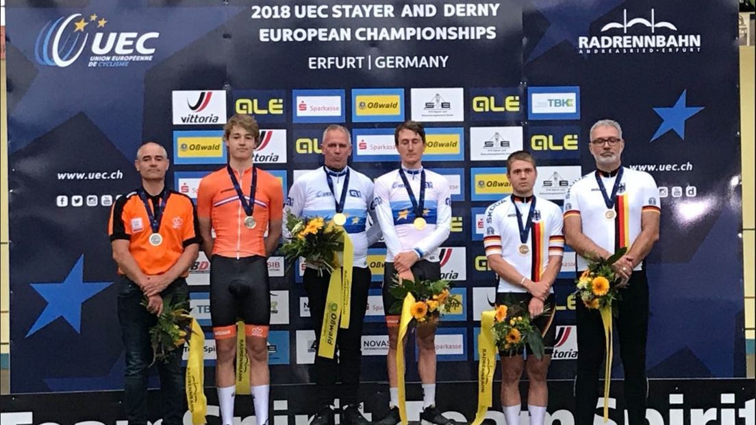 Nick van der Lijke op het podium van het EK