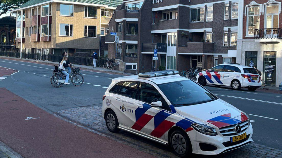 Politie in de Hereweg, waar een woningoverval was