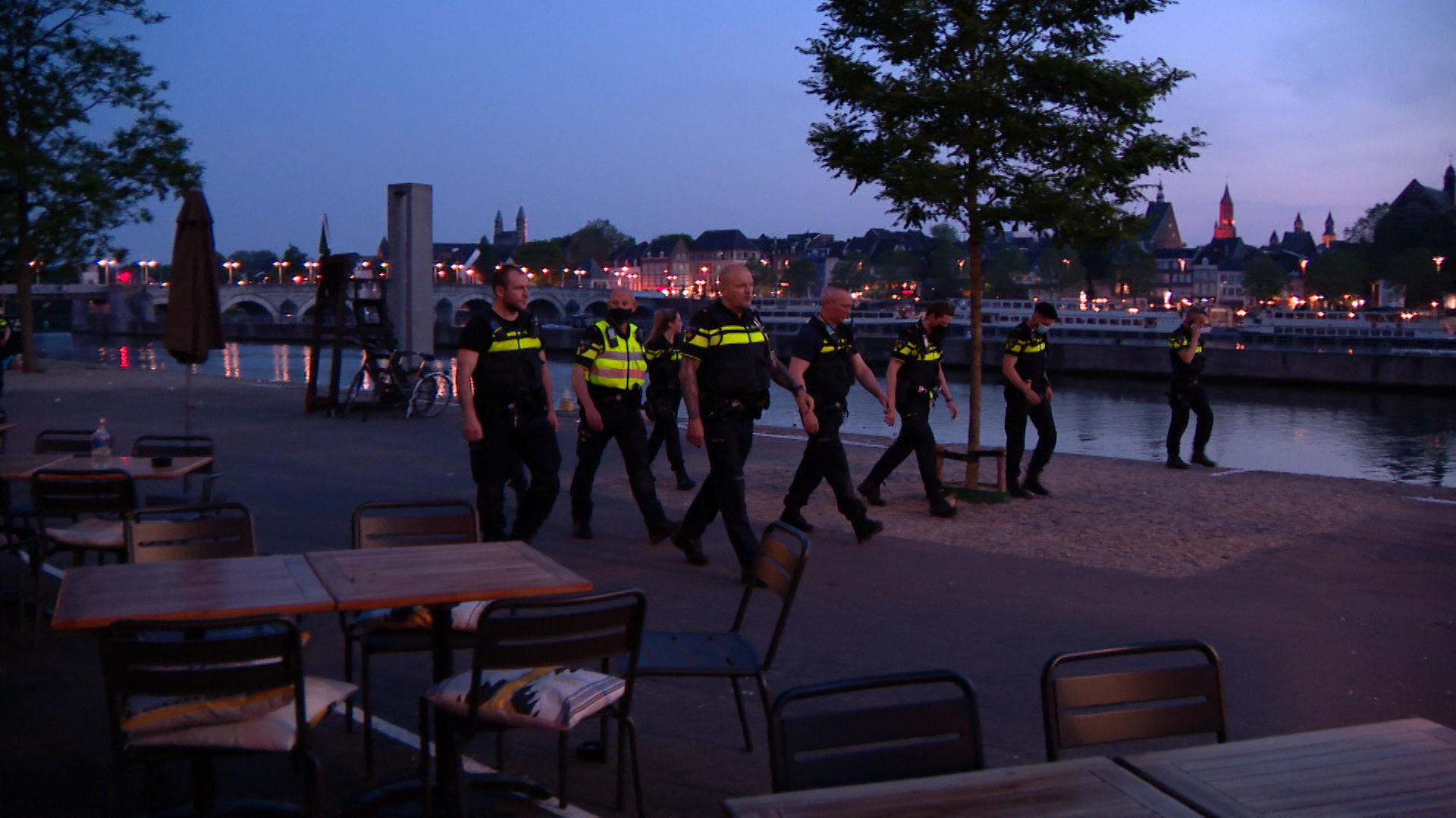 Politie Ontruimt Griendpark Opnieuw Vanwege Drukte - L1 Nieuws