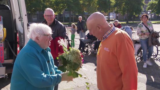 Eenzaamheid onder ouderen groot, Cor uit Hoogeveen trekt ze daar weer uit