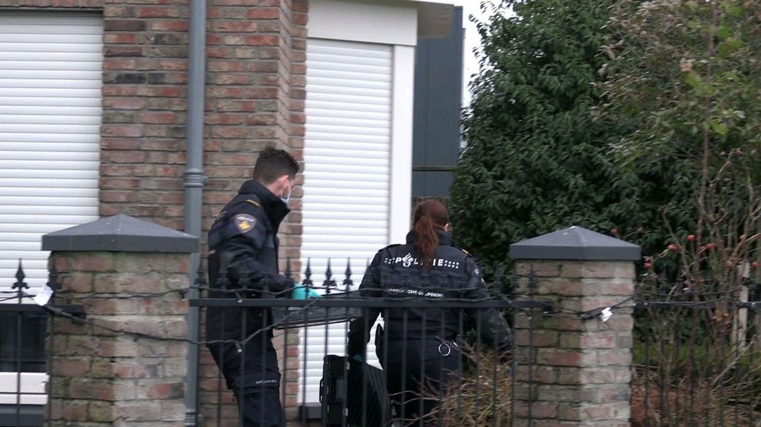 Politie doet onderzoek bij huis aan de Seizoensweg na overval