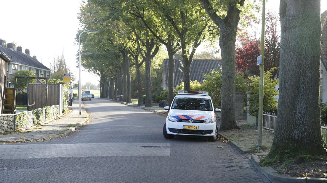Politieauto aan de naburige Ridder Zwederlaan
