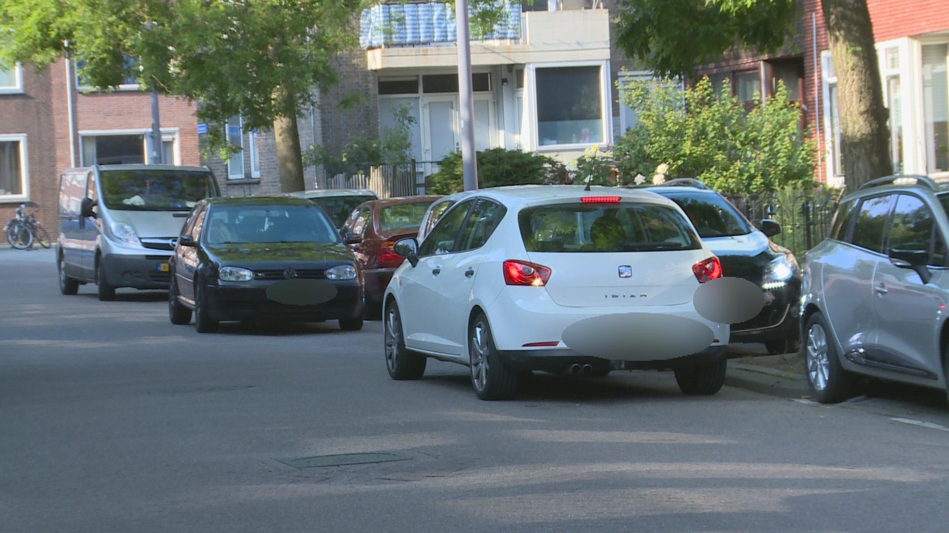 Parkeerchaos In Rotterdam-Charlois, Maar Verzet Tegen Invoering Betaald ...