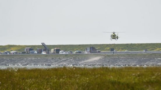 Assenaar naar ziekenhuis na verkeersongeluk op Afsluitdijk. Assenaar naar ziekenhuis na verkeersongeluk op Afsluitdijk.
