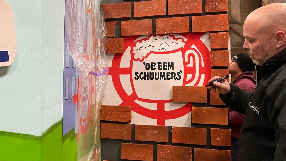 [Video] Carnavalswagen Eemschuumers bijna klaar: 'Maken met z'n allen een mooi feest voor iedereen'