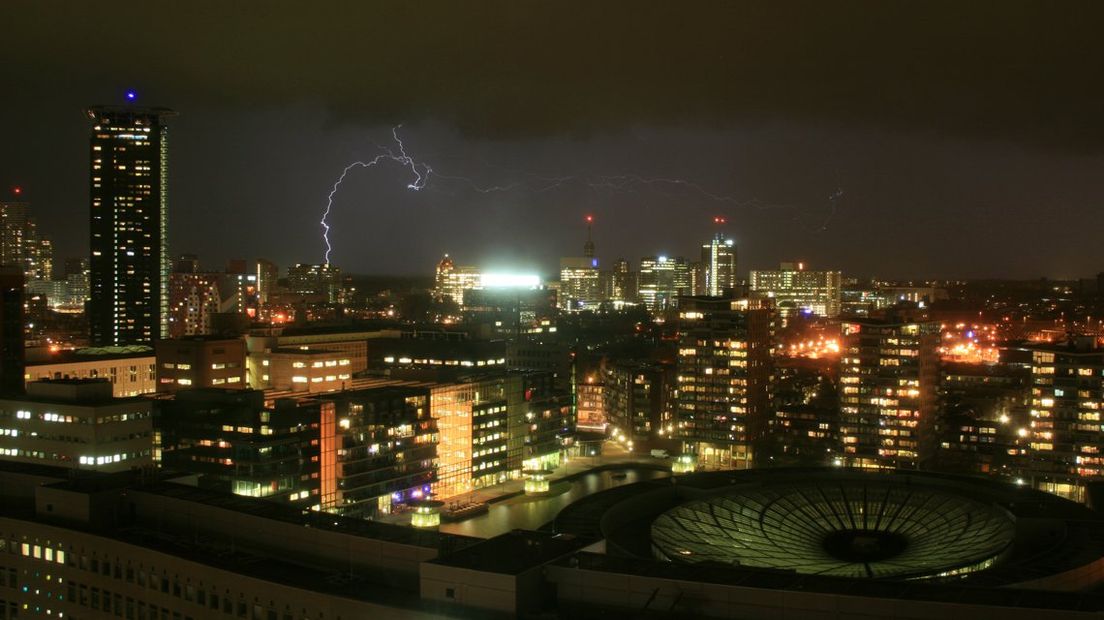 Onweer boven Den Haag. Archief