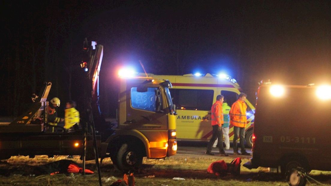 Auto's te water bij Bornerbroek